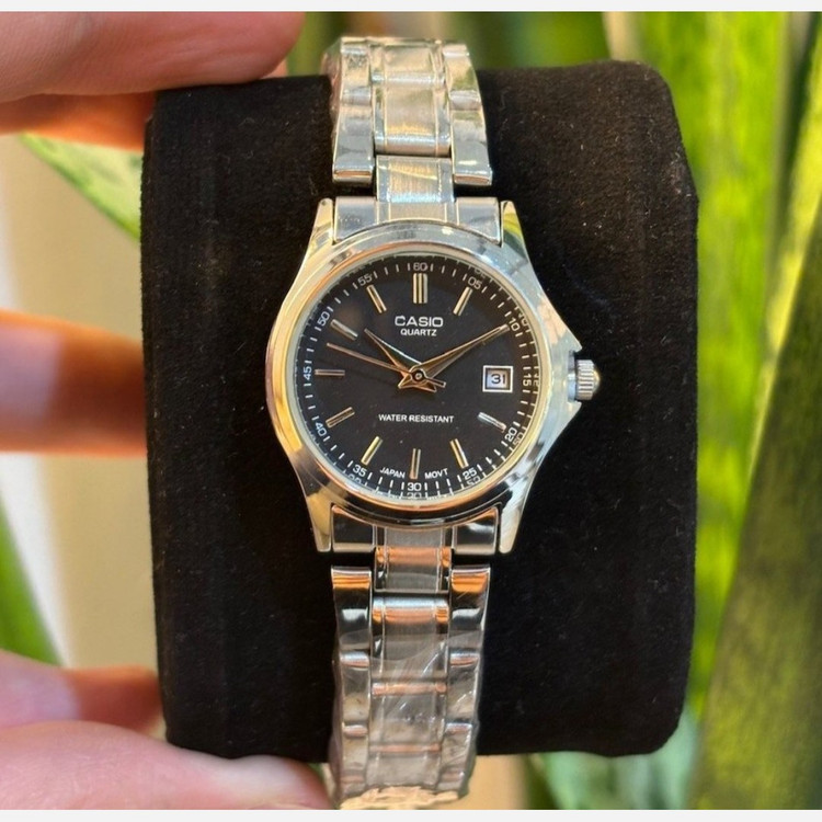 ساعت مچی زنانه کاسیو casio اصل بنداستیل نقره ای صفحه نمایش گرد آبی خاص وجذاب