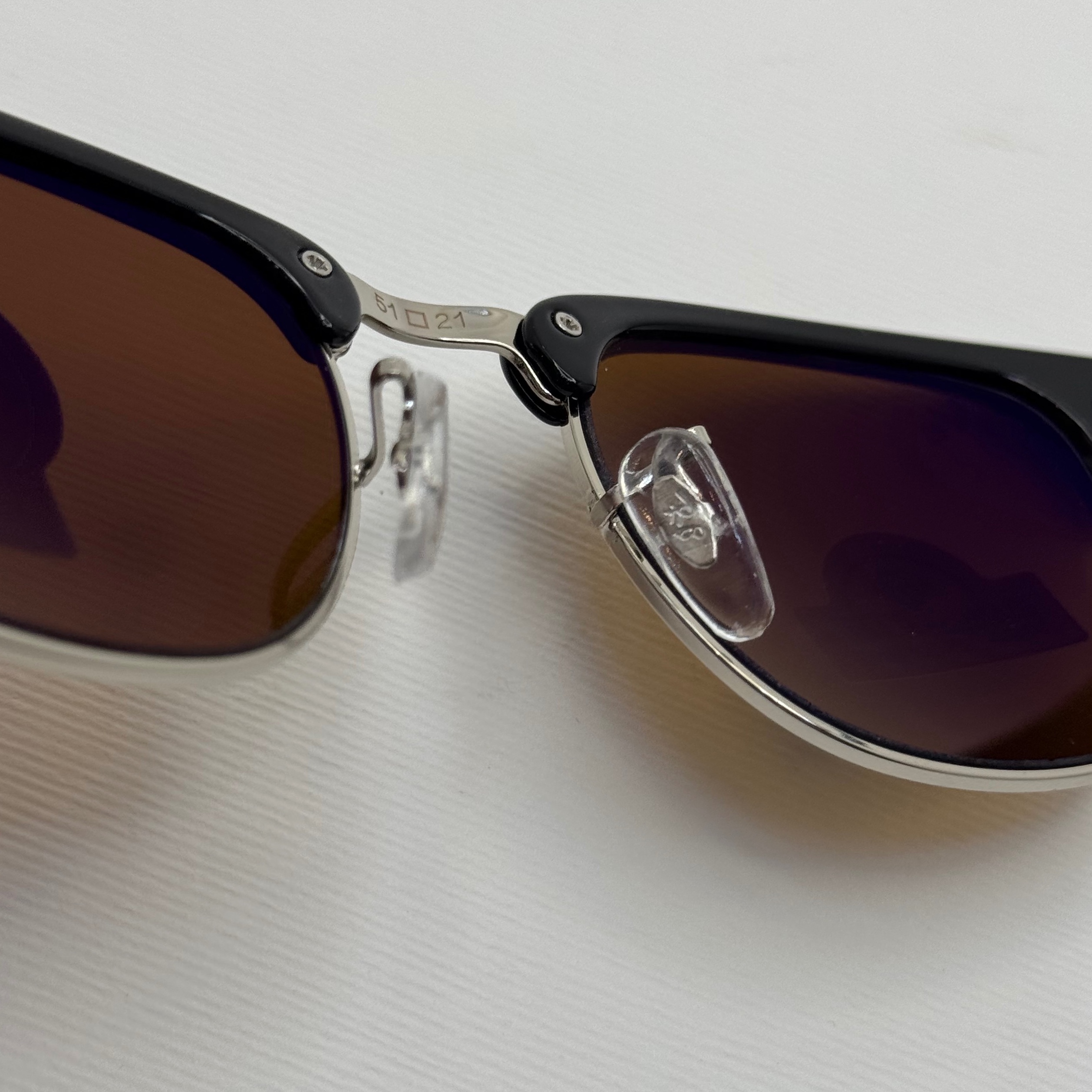 عینک آفتابی ریبن rayban کلاب مستر شیشه سنگ قهوه ای فریم نقره ای rb 3016 به همراه پک کامل