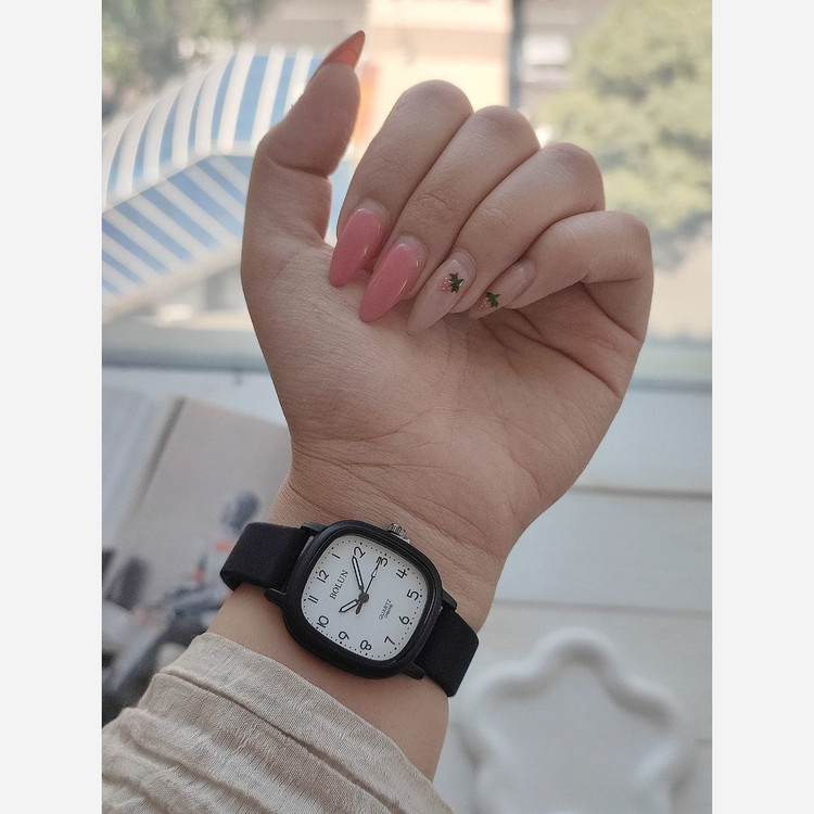ساعت مچی زنانه بند سیلیکونی به قیمت پخش