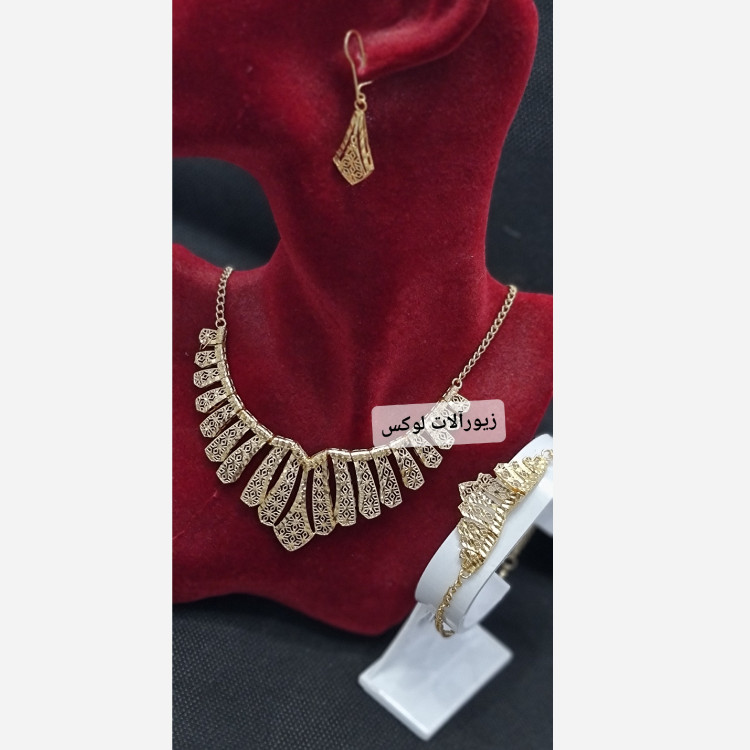 سرویس زنانه طرح طلا رنگ ثابت 1004