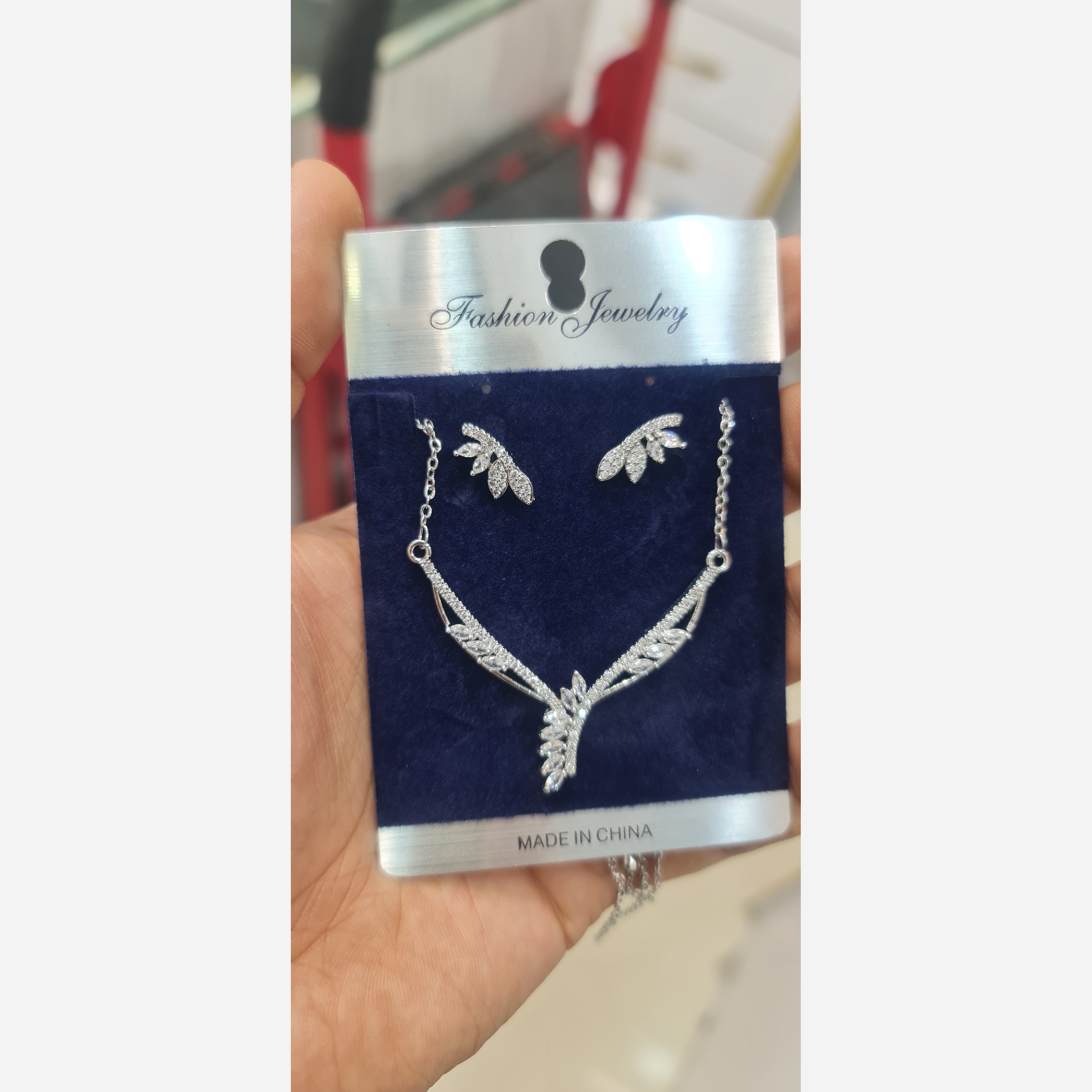 گردنبند طرح نقره زنانه