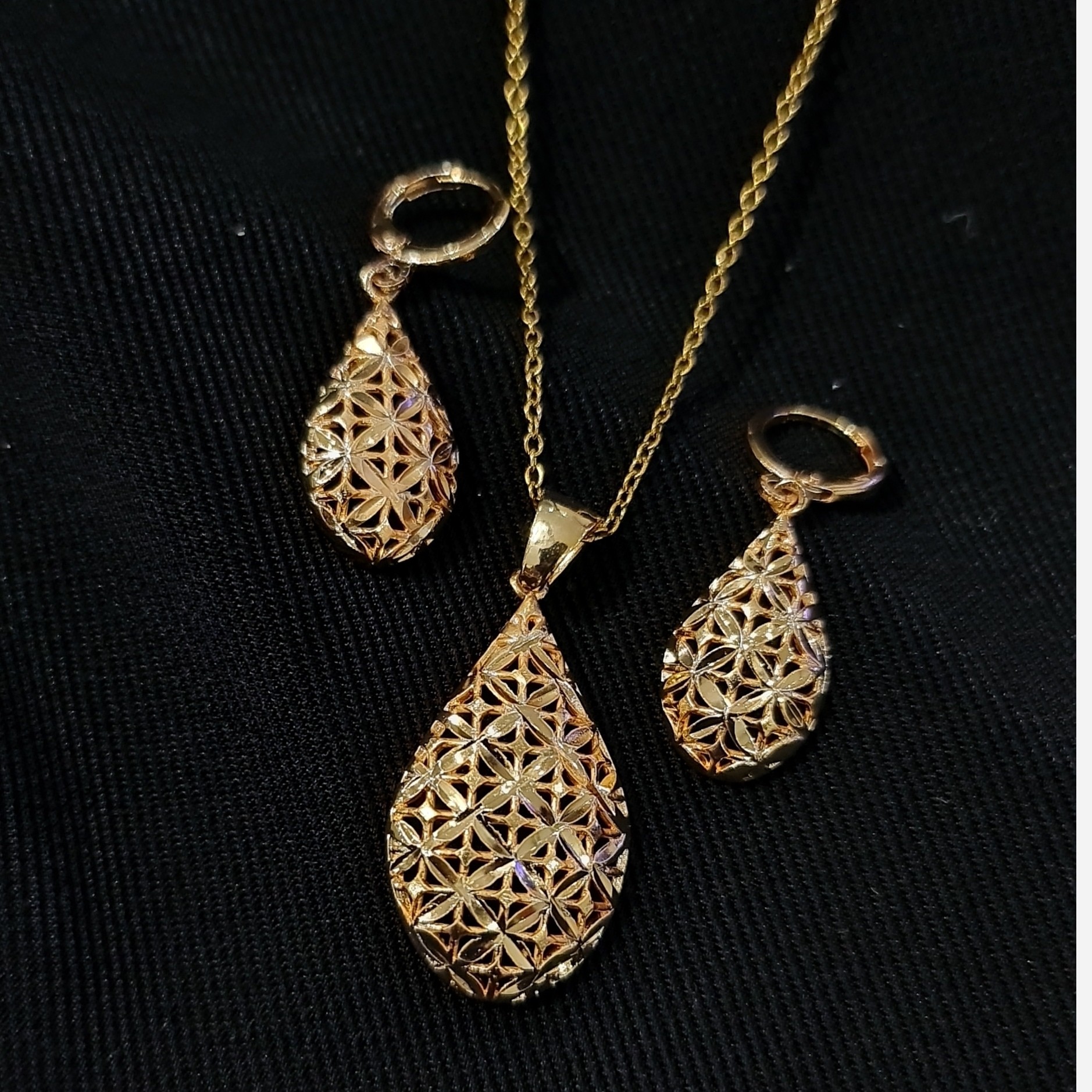 نیم ست زنانه طرح طلا برنجی