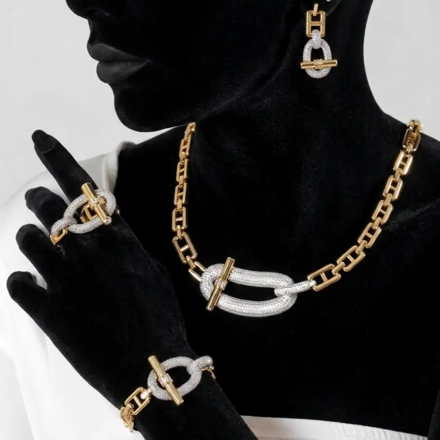 سرویس زنانه مجلسی گردنبند-گوشواره-دستبند-انگشتر جواهری هرمس نگین hermes رنگ ثابت کد amp (پس کرایه)
