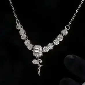 نیم ست زنانه گردنبند و گوشواره جواهری نگین کاری طرح آویز فرشته ضد حساسیت رنگ ثابت کد amp (پس کرایه)