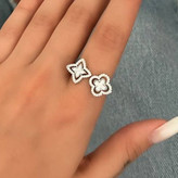 انگشتر زنانه مینیمال گل و ونکلیف نگین کاری شده فری سایز freesize رنگ ثابت با کیفیت بالا کد zmc (پس کرایه)