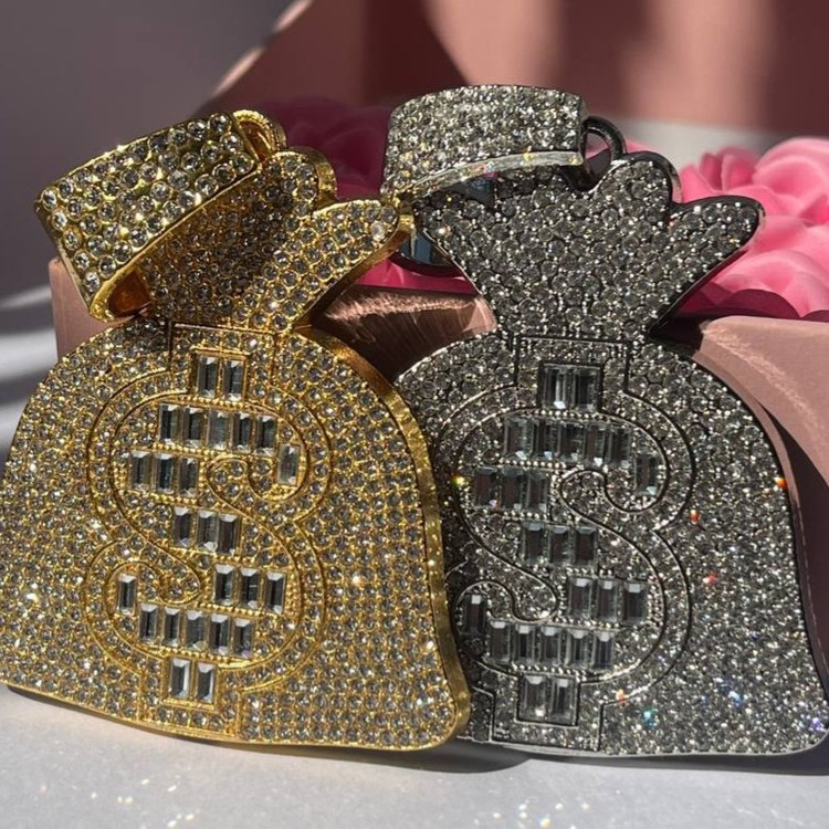 گردنبند پلاک فول نگین کاری شده طرح Rich رنگ ثابت با کیفیت بالا کد zel (پس کرایه)