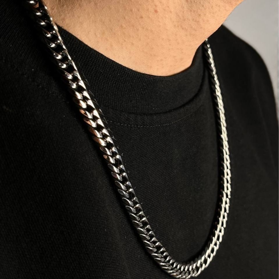 گردنبند مردانه طرح کارتیه Cartier سیاه قلم  جنس استیل عیار 316 رنگ کاملا ثابت کد ztk (پس کرایه)