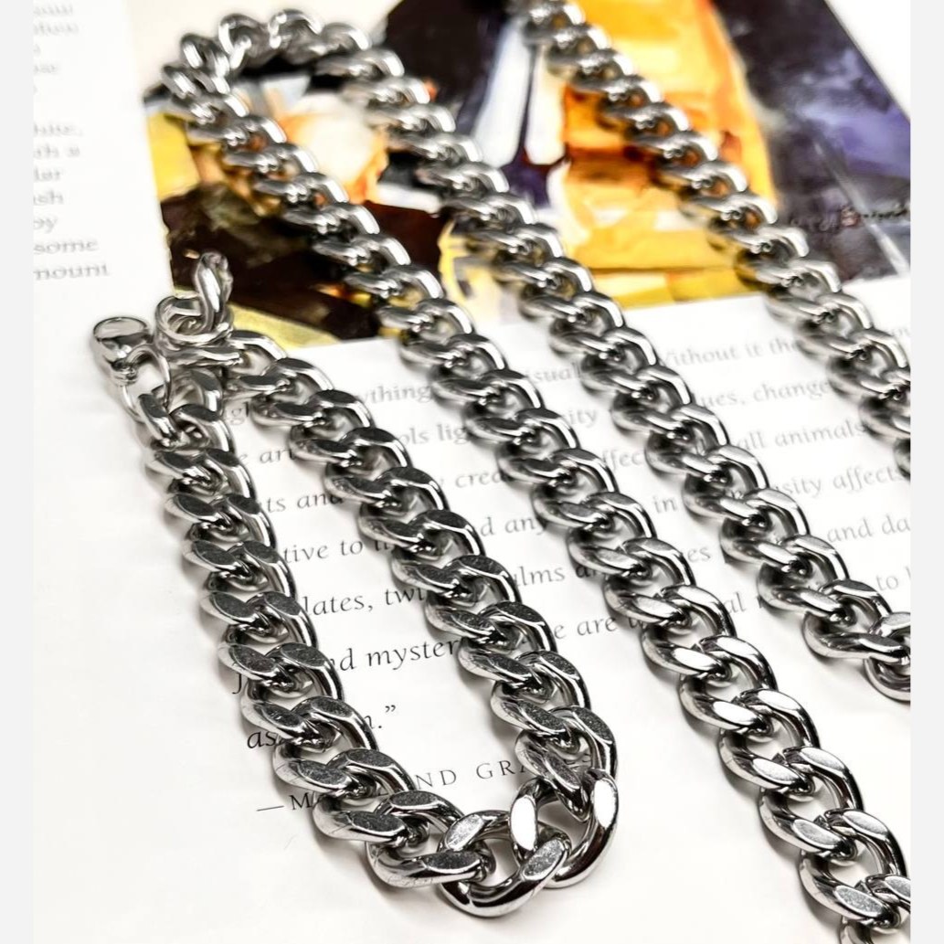 ست گردنبند و دستبند مردانه مدل کارتیر Cartier جنس استیل عیار  316 رنگ کاملا ثابت کد ztk (پس کرایه)