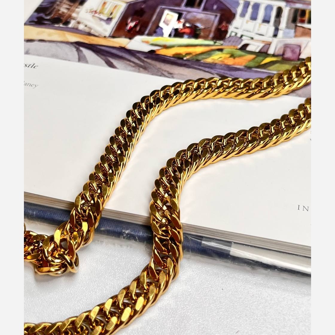 گردنبند مردانه مدل کارتیه Cartier  جنس  استیل عیار 316 رنگ ثابت کد ztk (پس کرایه)