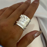 انگشتر زنانه فانتزی در طرح های متنوع فری سایز freesize رنگ ثابت کد ztj (پس کرایه)