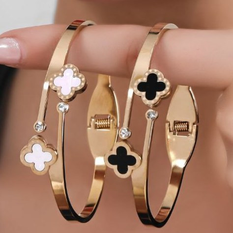 دستبند النگویی استیل طرح دو گل ونکلیف Vancleef رنگ کاملا ثابت کد mp (پس کرایه)