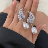 گوشواره زنانه طرح بال فرشته نگین و مروارید تنوع طرح رنگ کاملا ثابت کد tj (پس کرایه)