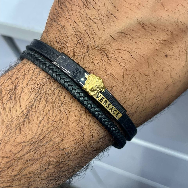دستبند چرمی قفل و پلاک استیل مردانه ورساچه Versace کیفیت چرم عالی تنوع طرح رنگ ثابت کدbn (پس کرایه)