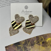 گوشواره طرح جواهری (میخ نقره) طرح سه قلب نگین رنگ ثابت کد tk (پس کرایه)