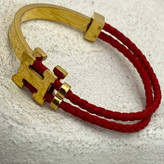 دستبند چرمی قفل و پلاک استیل طرح هرمس Hermes رنگ ثابت کد tj (پس کرایه)
