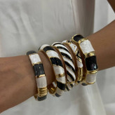 دستبند النگویی و بنگل میناکاری زنانه پهن و باریک تنوع طرح رنگبندی متنوع رنگ ثابت کد tj (پس کرایه)