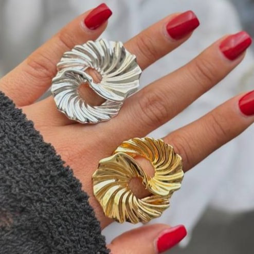 انگشتر آبکاری نقره زنانه طرح مینیمال چین دار فری سایز freesize رنگ ثابت کد sm
