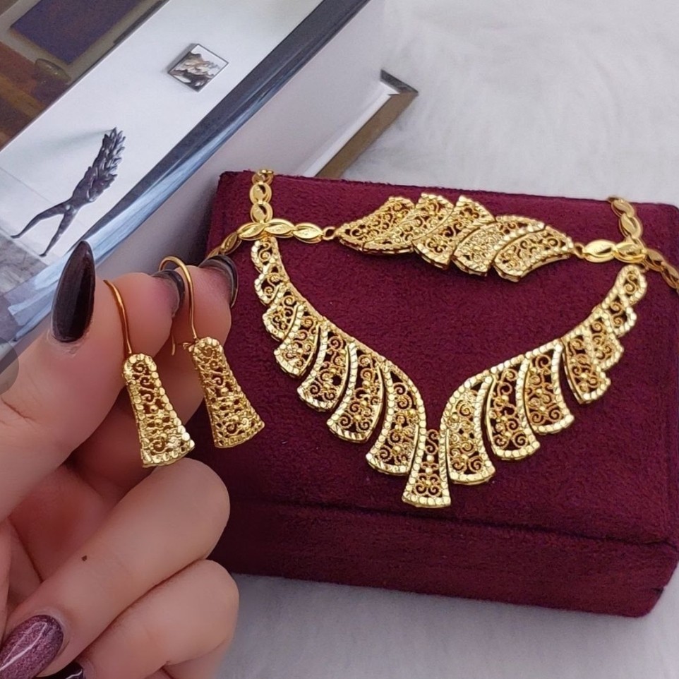 سرویس طلاروس  زنانه آبکاری شده با طلا رنگ ثابت