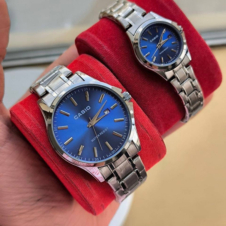ست ساعت مچی زنانه و مردانه قیمت ست کاسیو استیل تاریخدار موتور ژاپن مارک معروف CASIO نمونه درجه یک ارسال رایگان