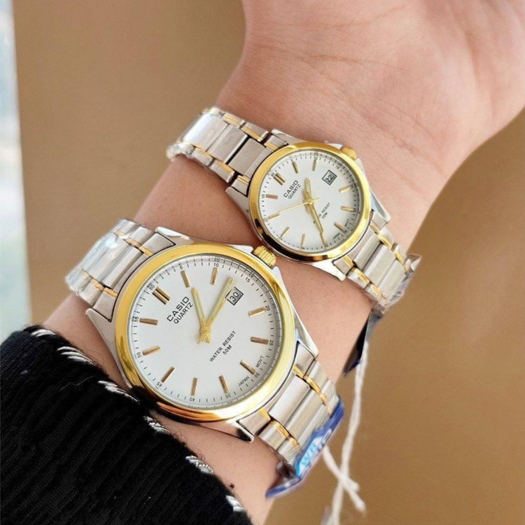 ساعت مچی زنانه و مردانه تک کاسیو استیل تاریخدار حک موتور ژاپن مارک معروف CASIO نمونه درجه یک ارسال رایگان