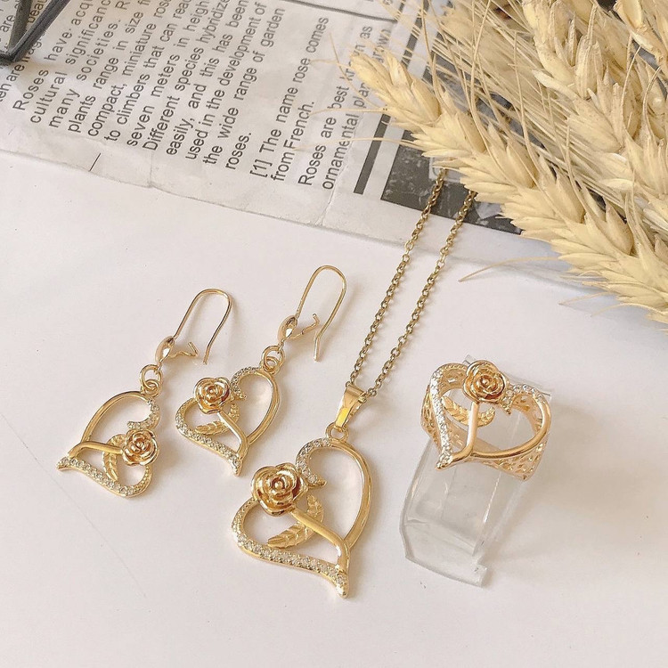 سرویس کامل زنانه طرح طلا نیمست و انگشتر و زنجیر استیل رنگ ثابت ارسال رایگان