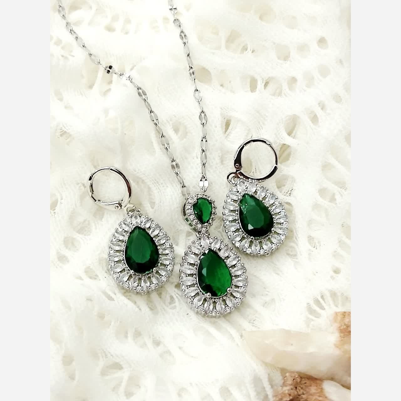 نیم ست جواهری نگین دار طرح نقره ای