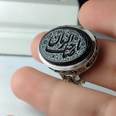 انگشتر نقره باسنگ عقیق مشکی باحکاکی یاصاحب الزمان رکاب چهار سلام باکد 8243