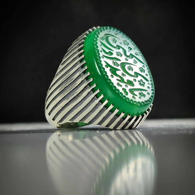 انگشتر باسنگ عقیق سبز رکاب طرح شیاری حکاکی حکاکی یامهدی ادرکنی رکاب آلیاژی باکیفیت کد 3742