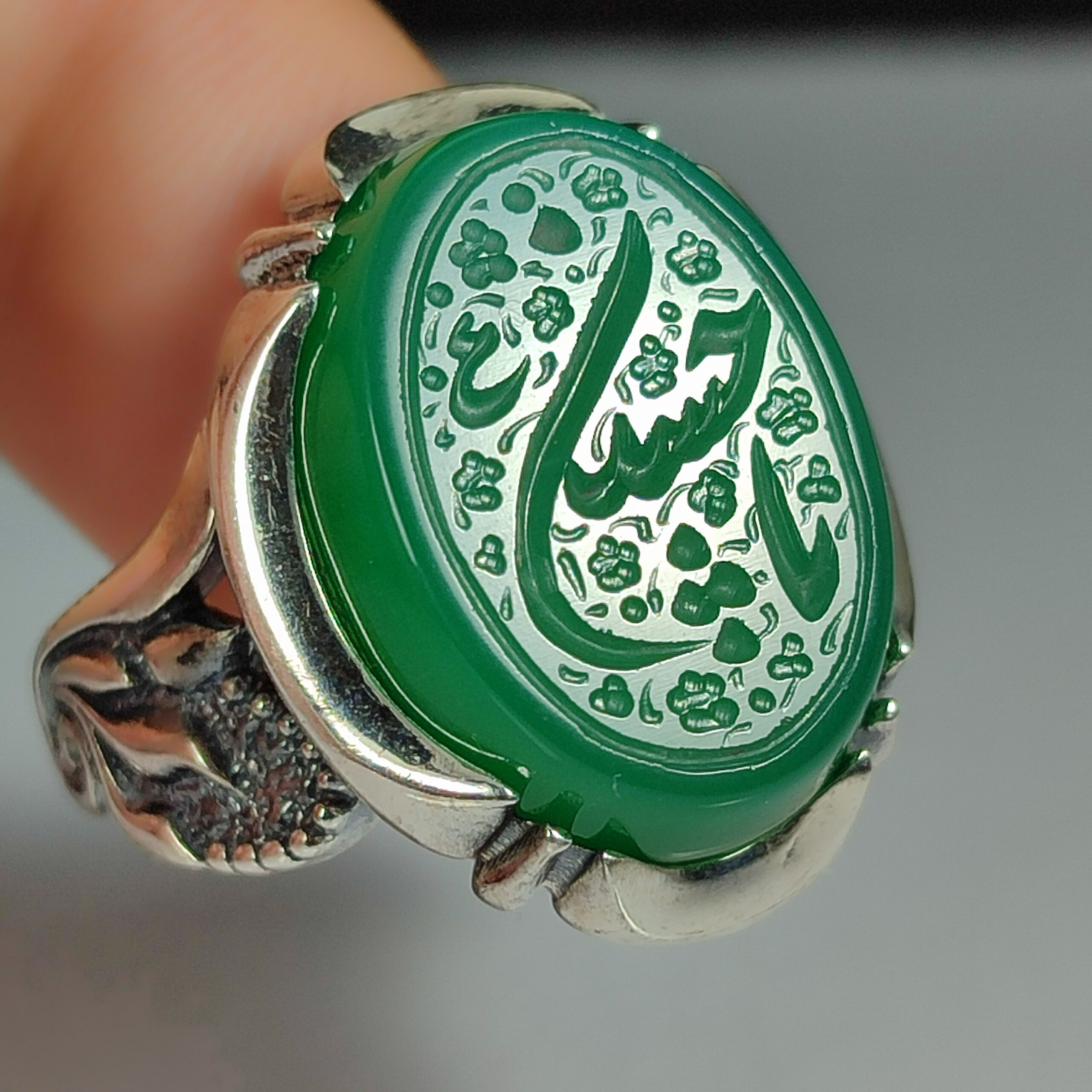 انگشتر نقره باسنگ عقیق سبز حکاکی یاحسین کد 2281