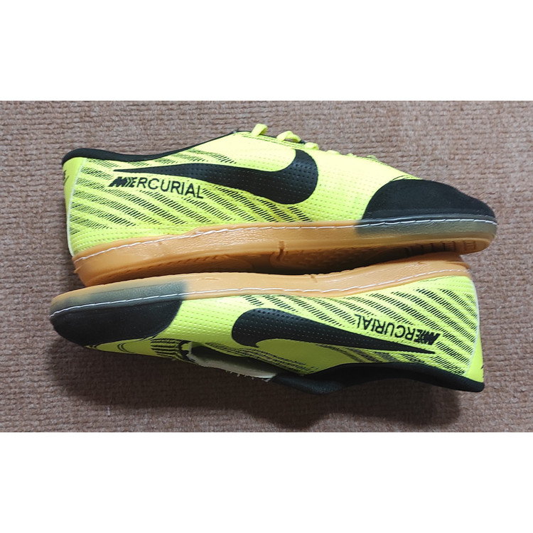کفش فوتسال سالنی اعلا مارک نایک روکش دار سایز 42