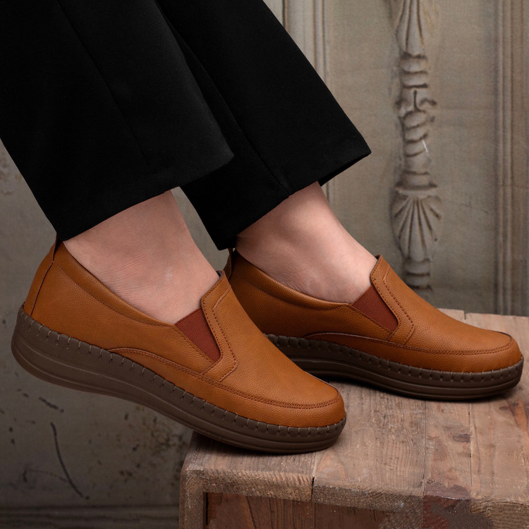 کفش زنانه طبی دست دوز مدل گلی رنگ عسلی(همراه با کفی طبی و خارپاشنه) پرفرووش