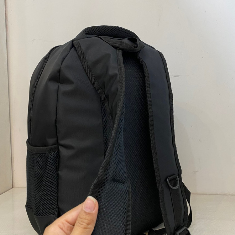 کوله پشتی مناسب مدرسه برند benelton کیفیت درجه یک (پس کرایه)
